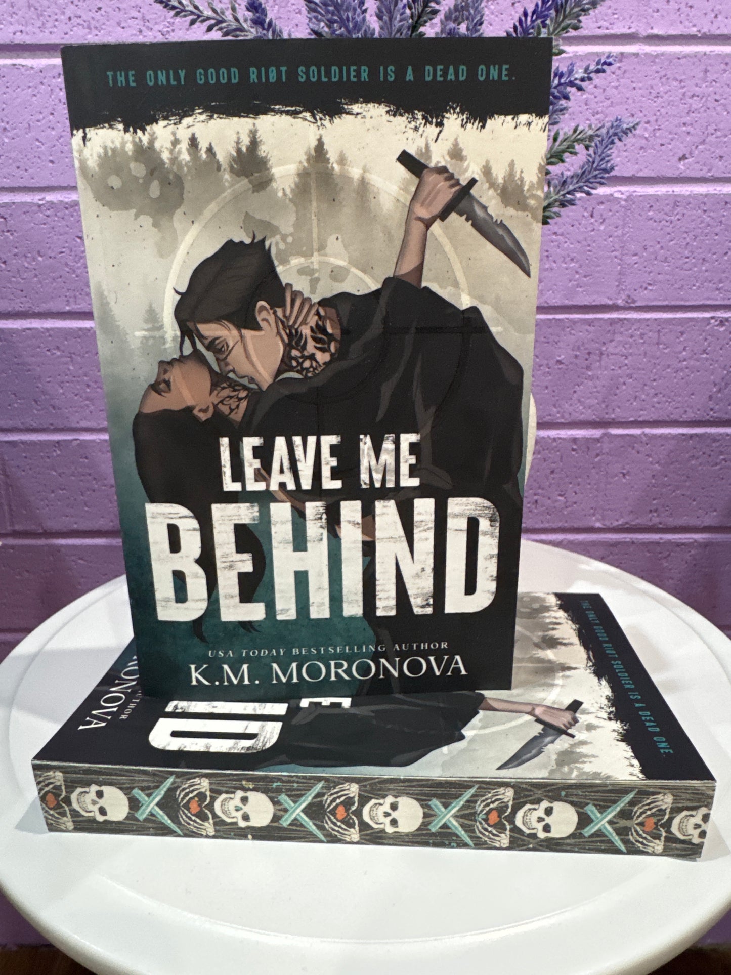 Leave me behind- K.M Moronova (paperback, sprayed edges)