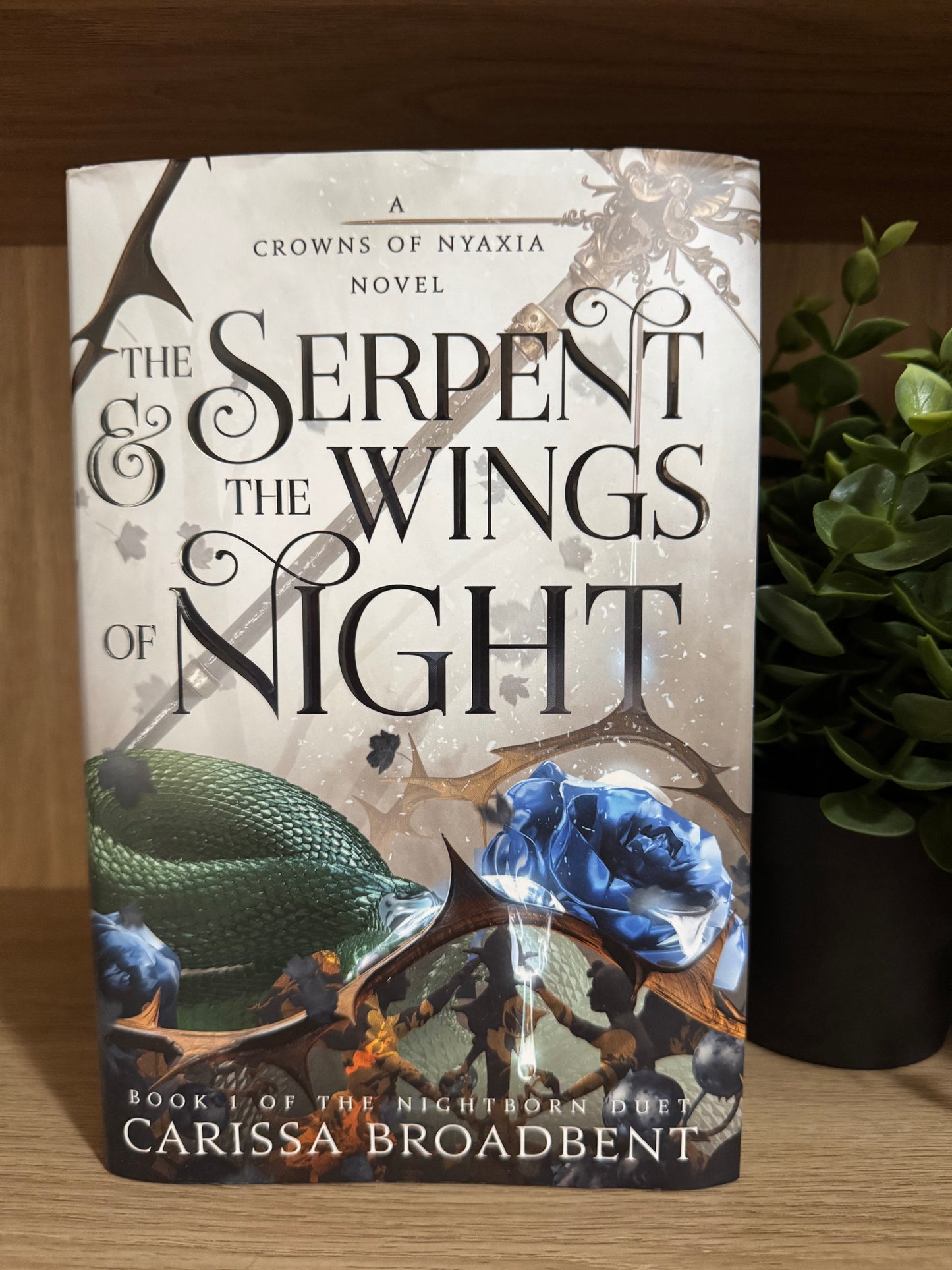 The Serpent and the wings of the night (Hardcover)