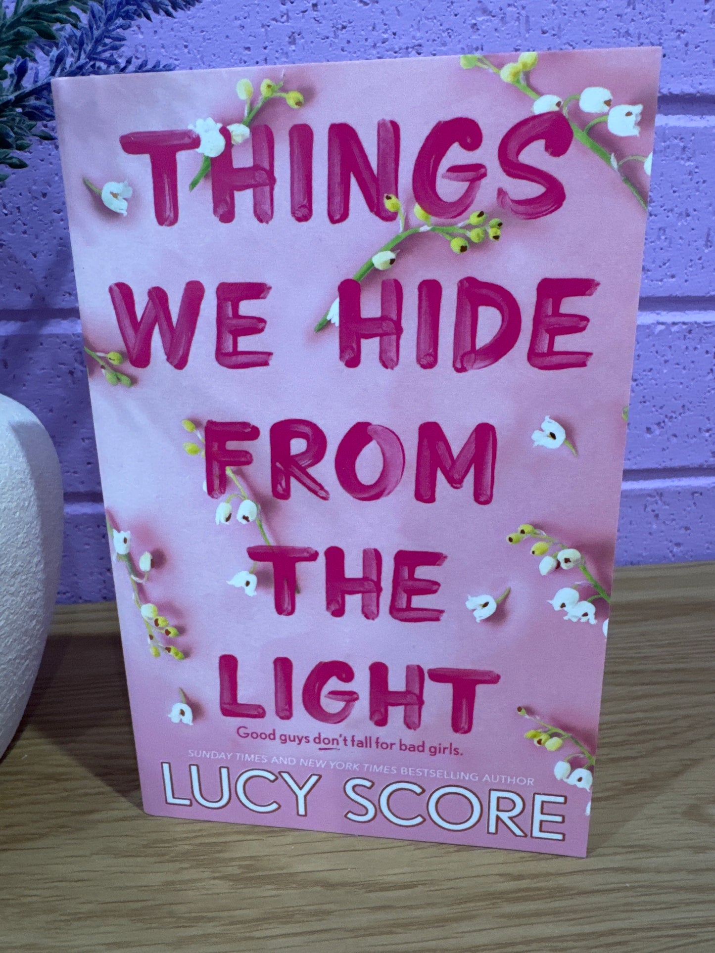 Things we hide from the light - Lucy Score