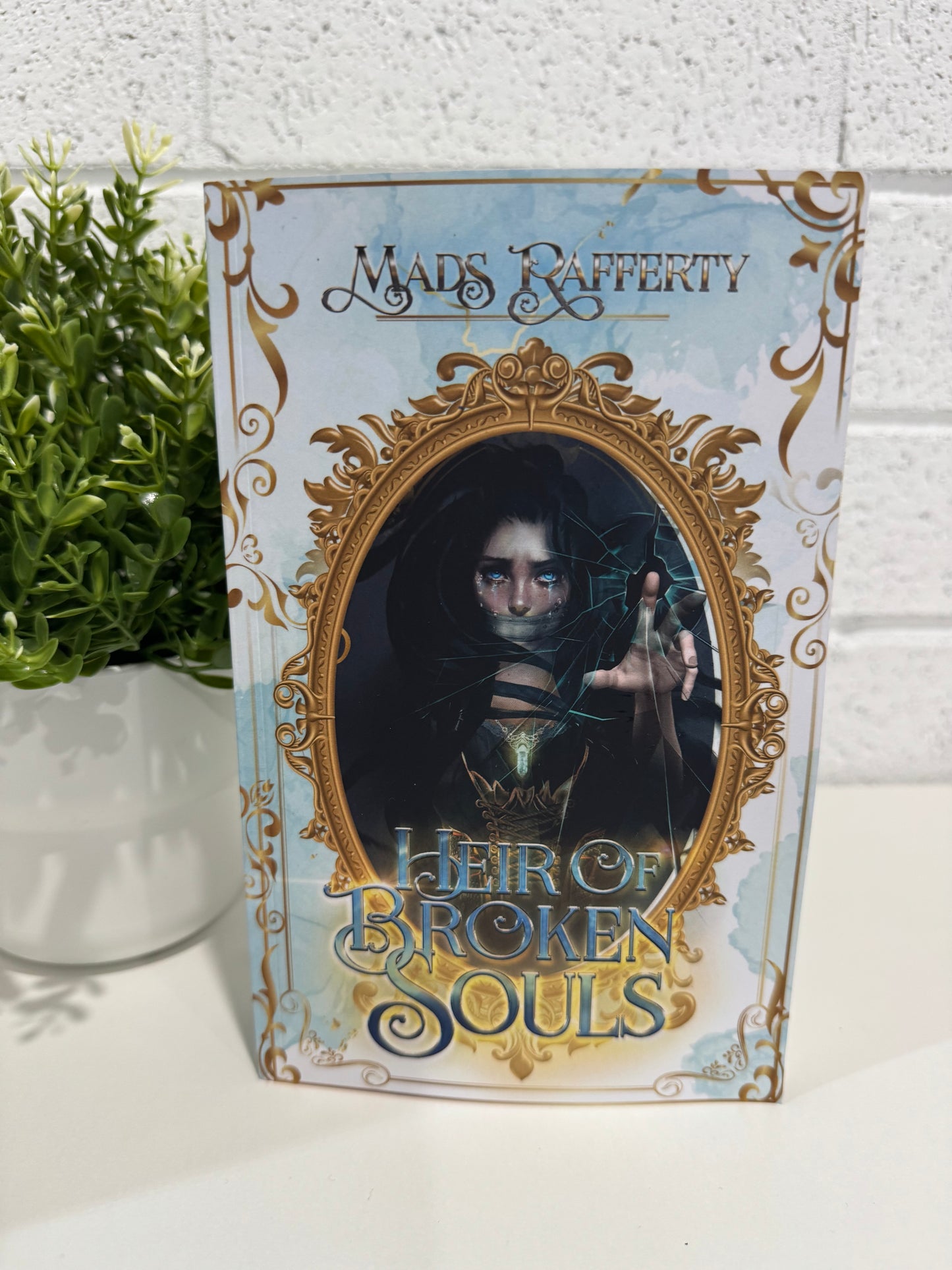 Heir of broken souls - Mads Rafferty