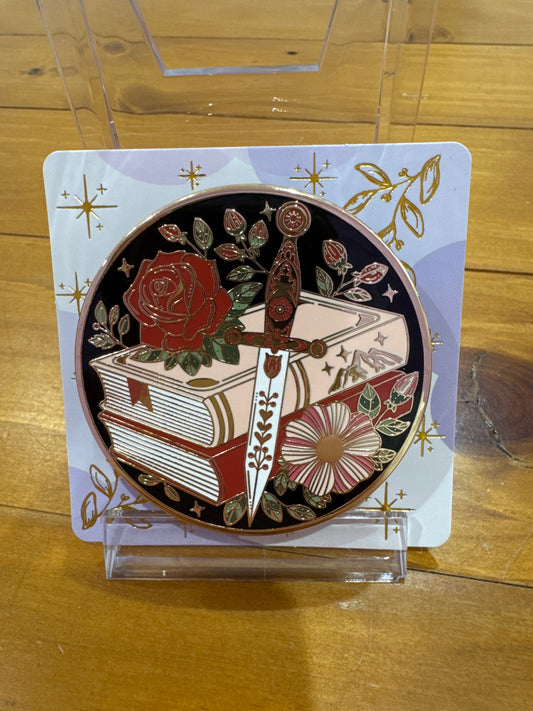 E-reader grip- books and dagger (wisteria road)