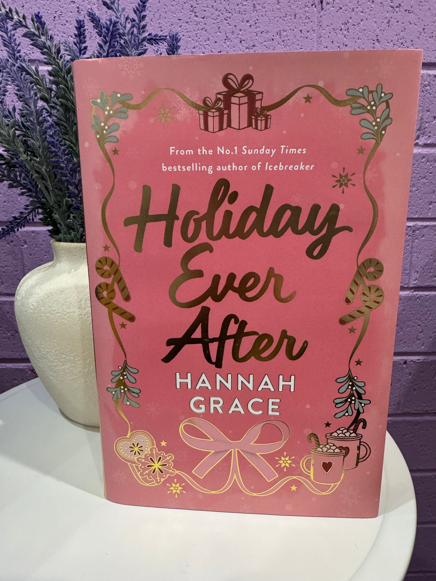 Holiday ever after- Hannah Grace (special edition hardback)