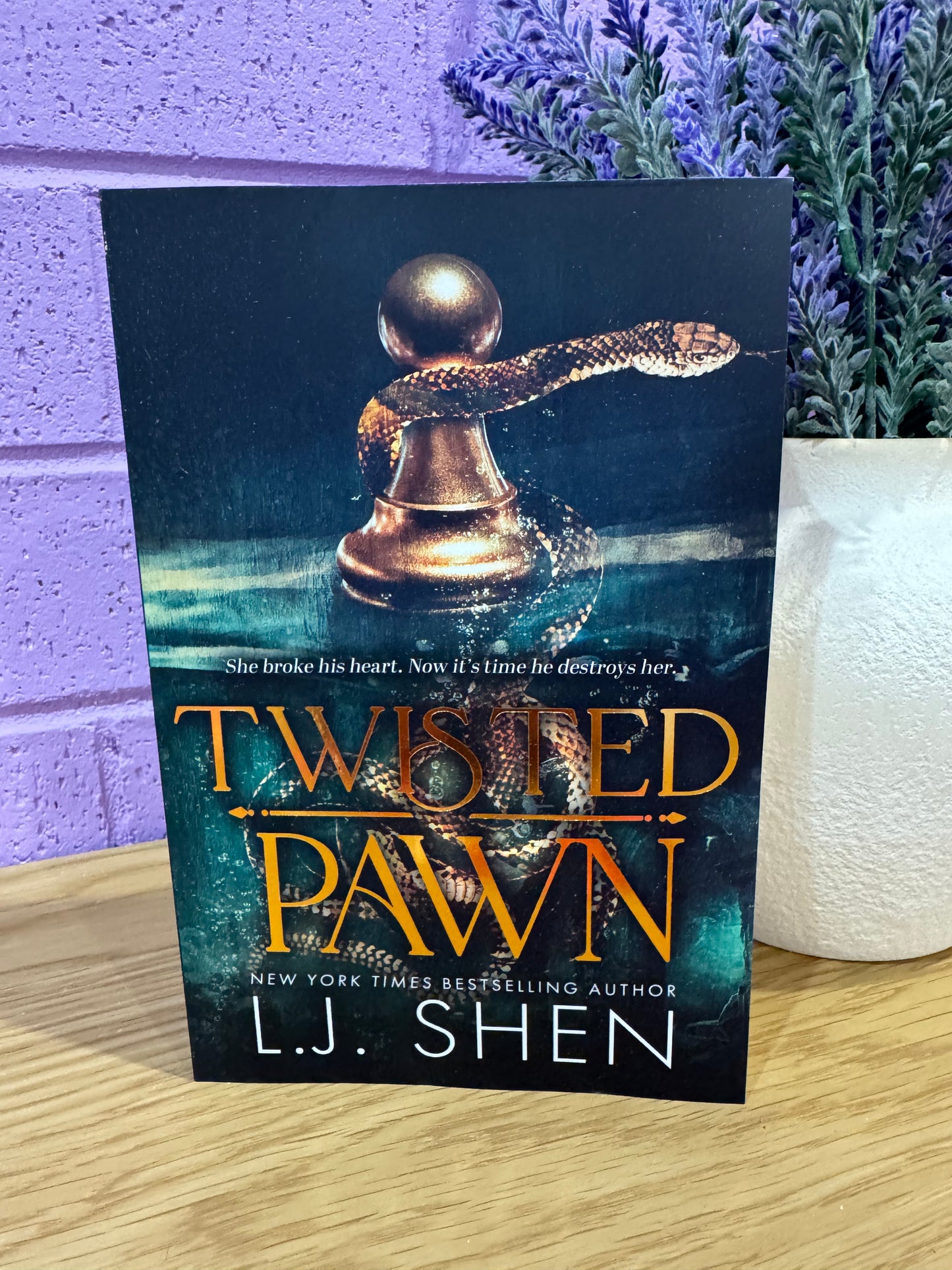 Twisted pawn - L.j. Shen